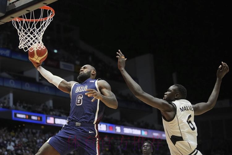 詹姆斯前场抢断字母哥 强突上篮命中